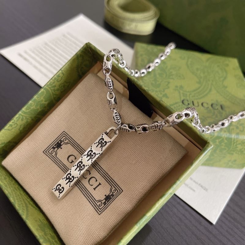 G*u*i necklaces